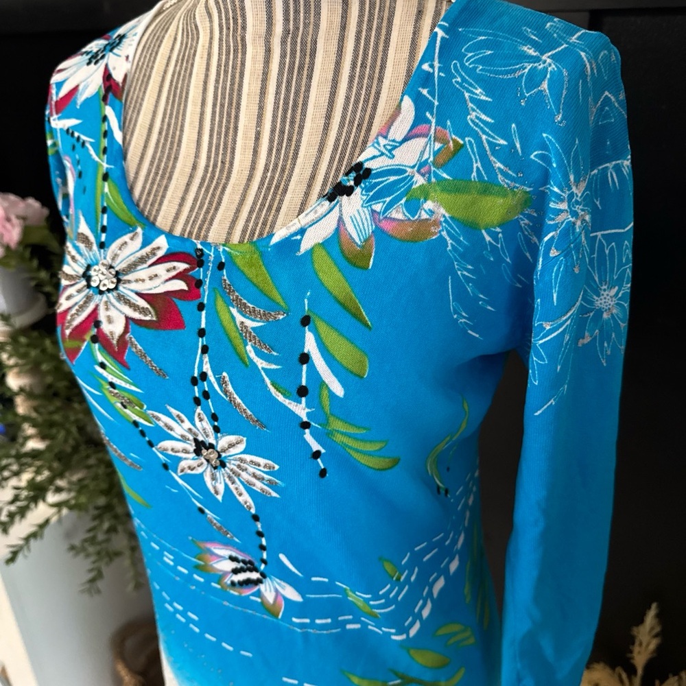 Pierri NY Blue Floral Stretch Quarter Sleeve Sweater M Sequined Intricate Design - Picture 3 of 11